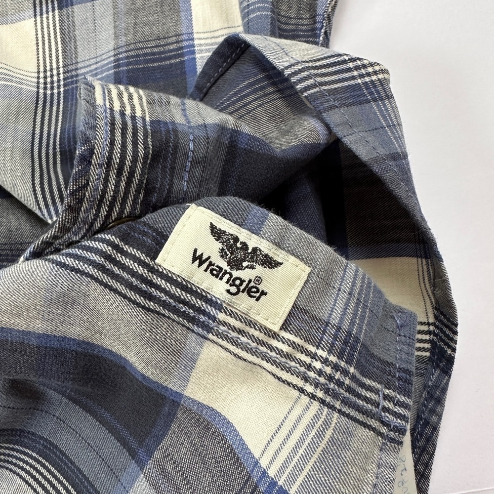 Men’s Wrangler Long Sleeved Shirt
Size Large - Picture 7 of 8